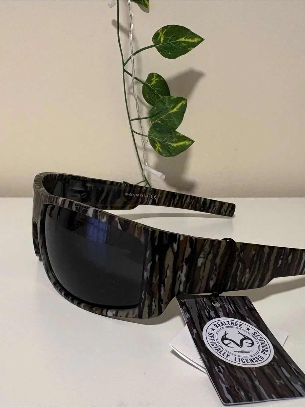 Realtree Camouflage Wrap Sunglasses in Brown and Black